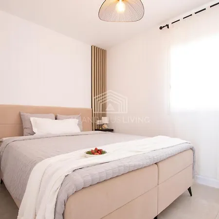 Panoramic Sea Views And Direct Access To The Beach From The Community In Torrenueva * Málaga