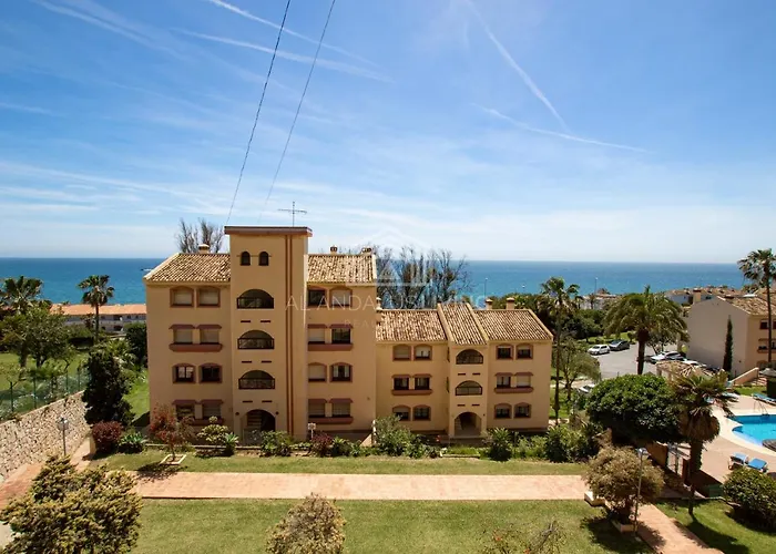 Panoramic Sea Views And Direct Access To The From The Community In Torrenueva *